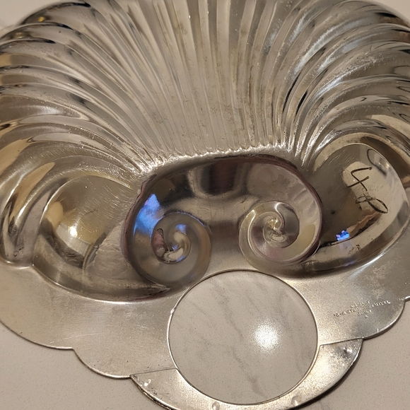 Clam Shell Serving Dish - Picture 3 of 3